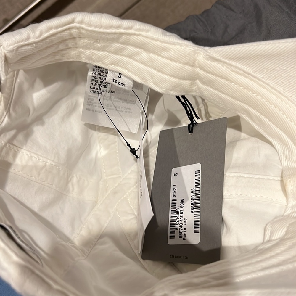 Balenciaga Paris Cap - Picture 2 of 6